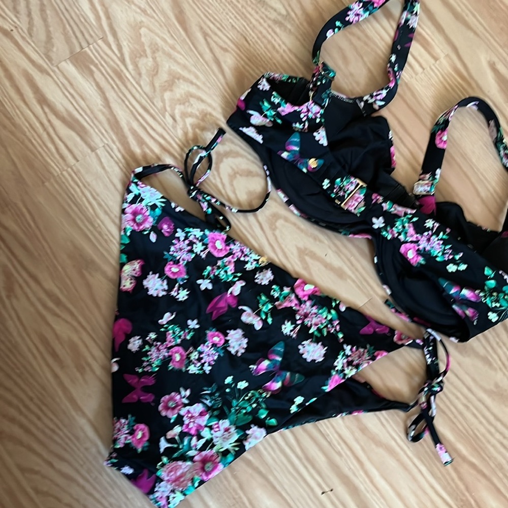 New. VS swim set ( XL) - Picture 3 of 3